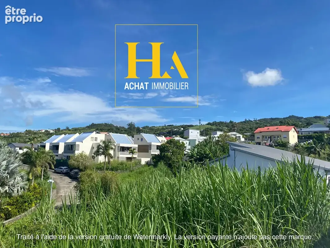 Photo Terrain à Petite-Ile au prix de 107 800€