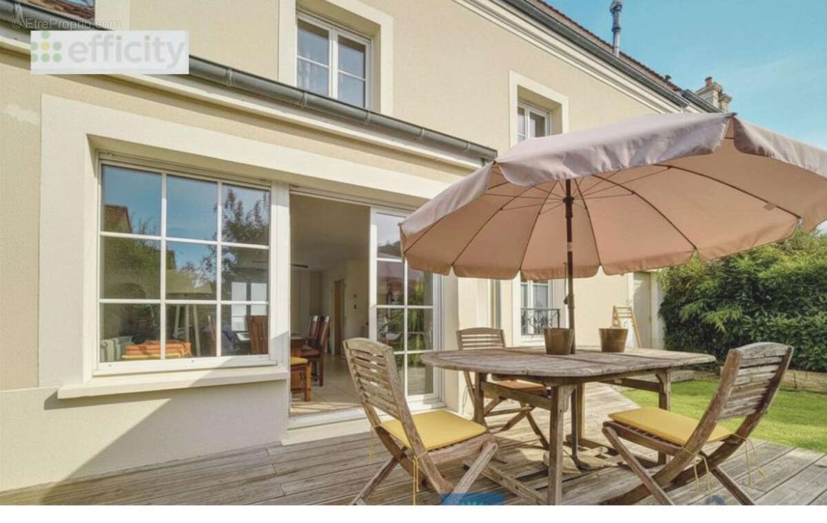 Maison à BAILLY-ROMAINVILLIERS