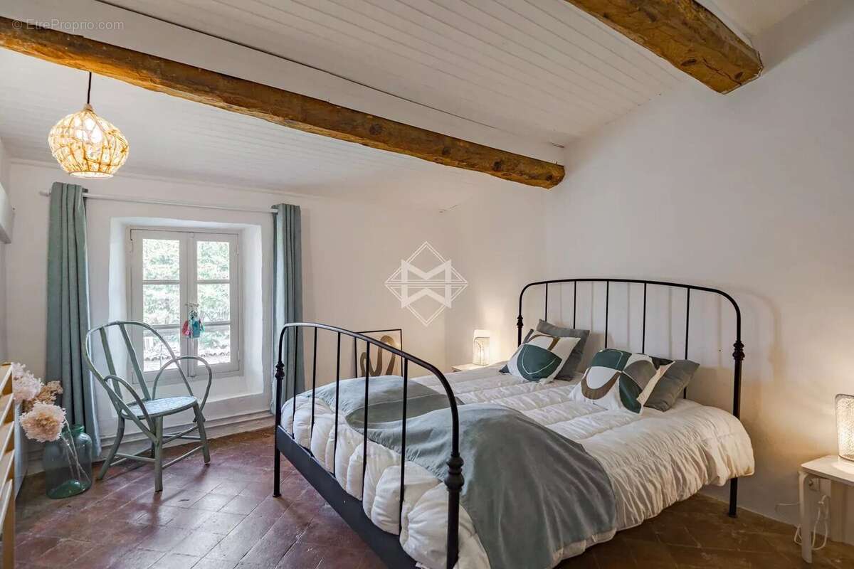 Maison à TOURRETTES