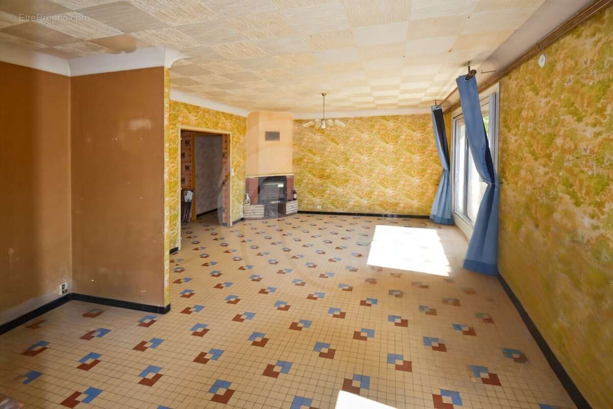 Maison à SAINT-ETIENNE-DE-TULMONT