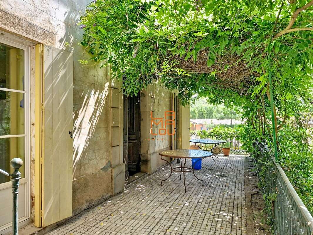 Maison de Maitre, pleine de Charme, avec jardin, cour, dépendances... - photo 10