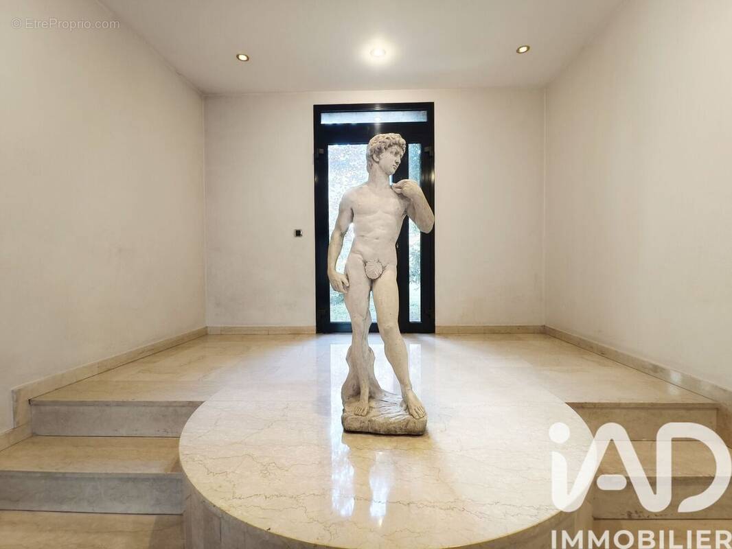 Photo 1 - Appartement à SURESNES