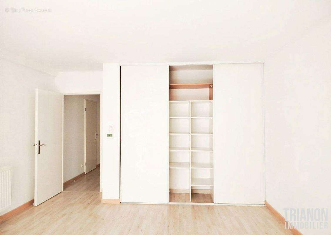 Appartement à LE MESNIL-LE-ROI