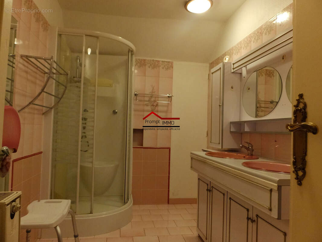 Appartement à NERIS-LES-BAINS