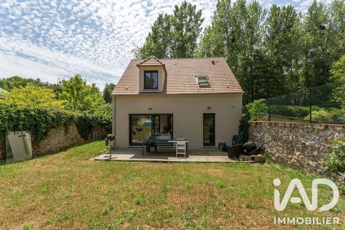 Photo 1 - Maison à LE VAL-SAINT-GERMAIN