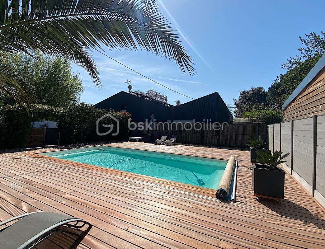 Magnifique loft avec climatisation, 2 places de parking, jardin, piscine et salle de sport !!! - photo 19