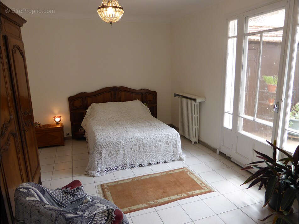 By drive immo rare hotel de ville narbonne appartement t6 avec patio - photo 5