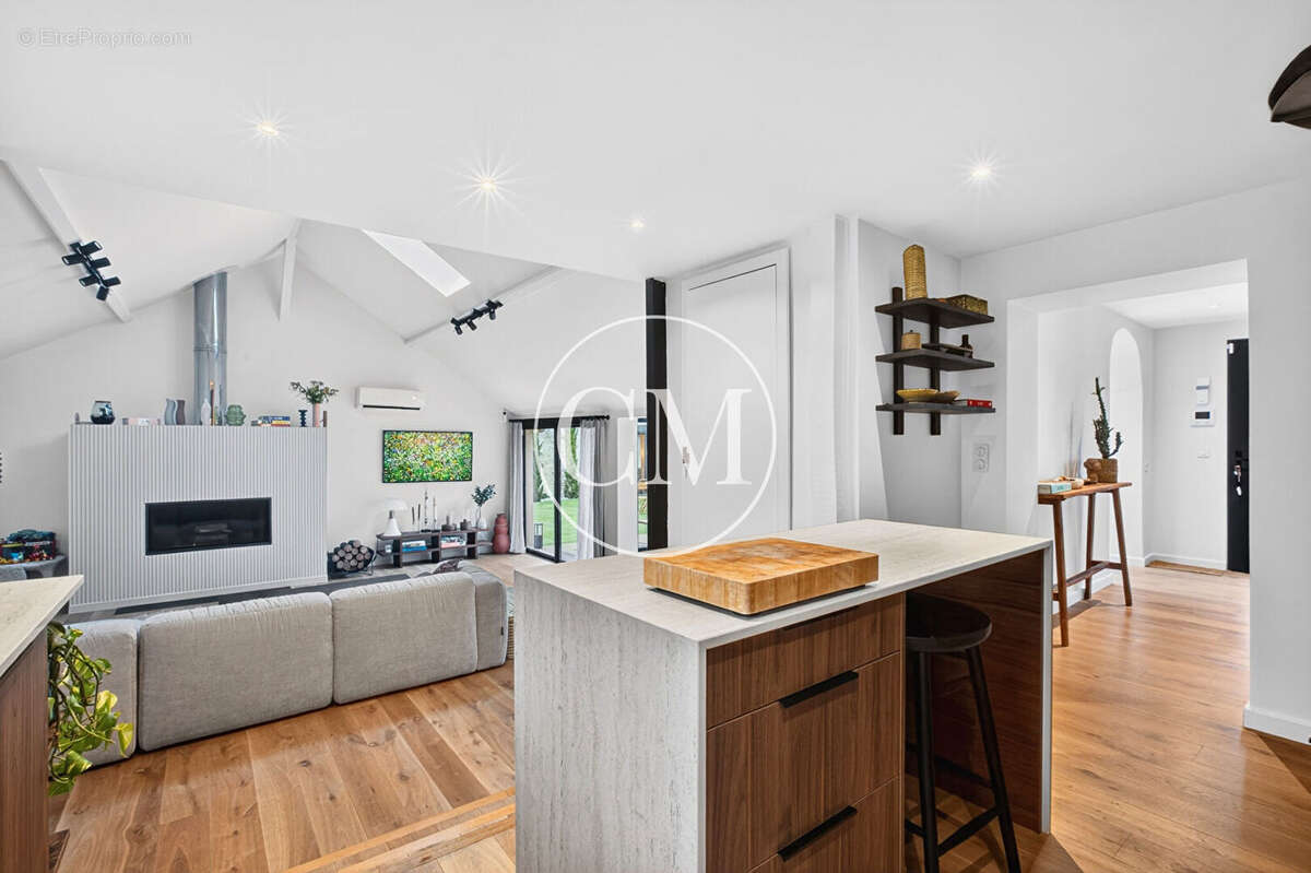 Maison à CRESPIERES