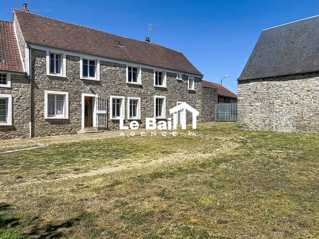 Maison à LIVILLIERS