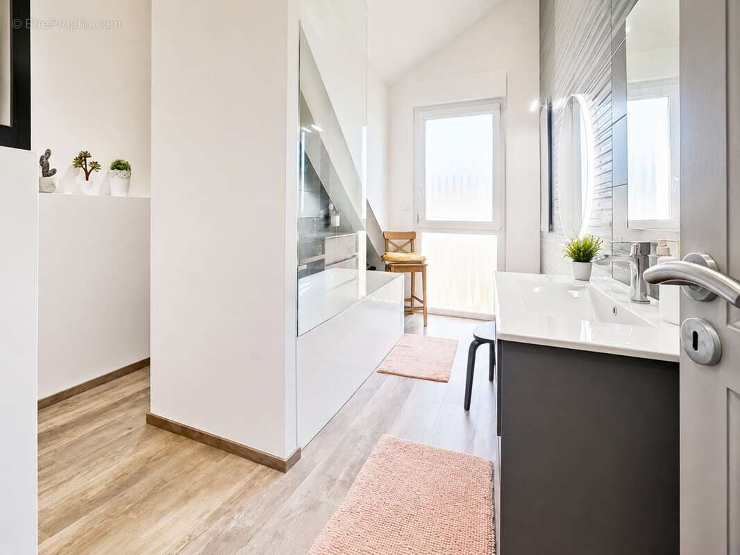 Maison moderne 236 m² – 6 ch - Piscine chauffée – Suite parentale – AUGNY - photo 13