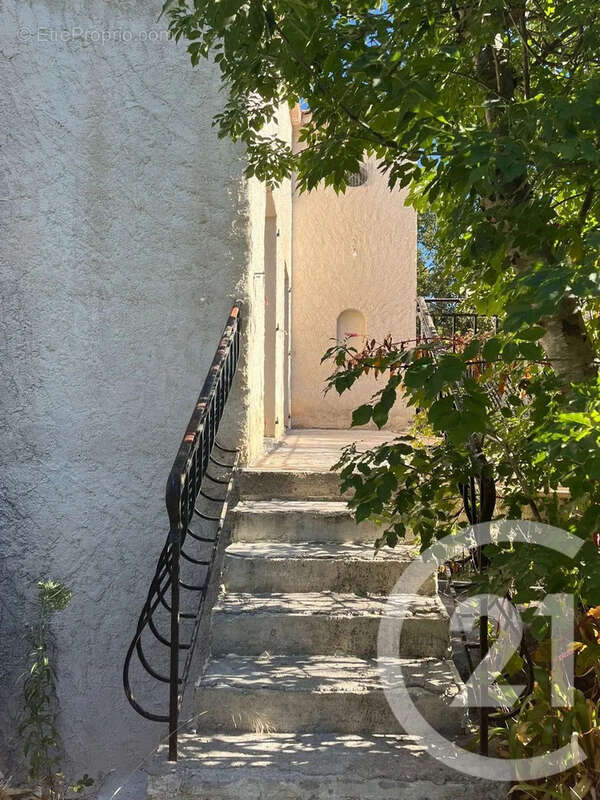 Maison à LE ROURET