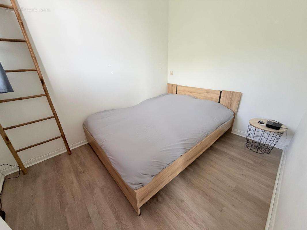 Appartement T2 – Dernier étage – Immeuble de caractère – Vue dégagée - photo 5