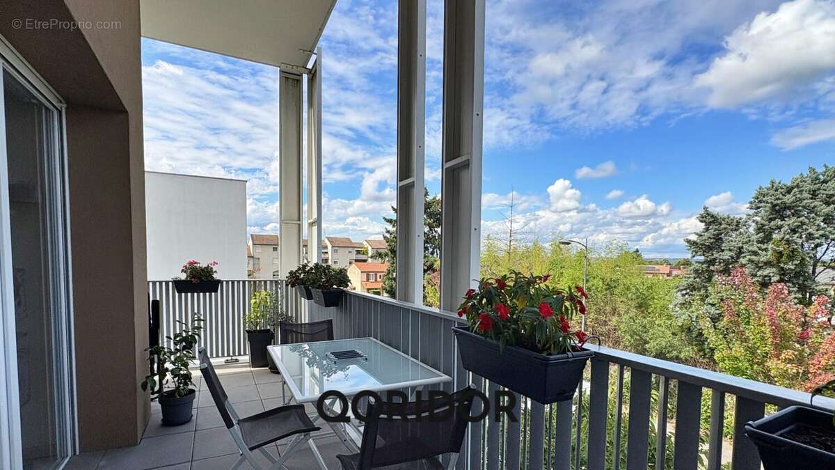Appartement à MEYZIEU