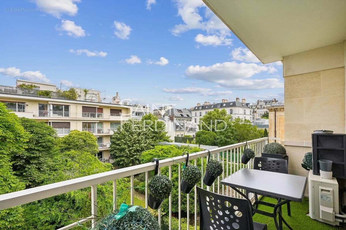 Appartement à NEUILLY-SUR-SEINE