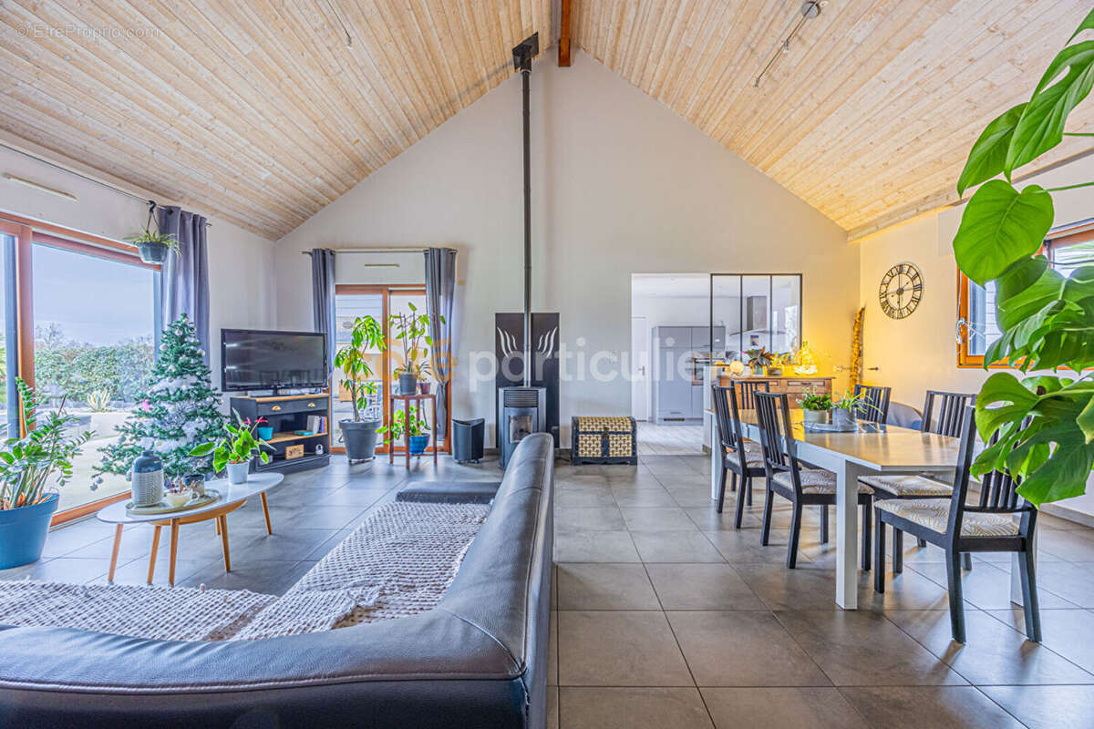 Maison à SAINT-HERBLON