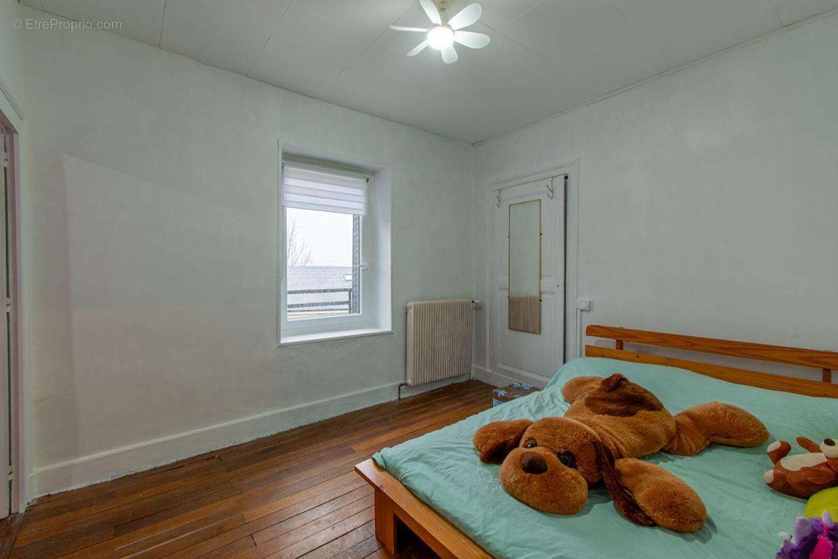 Maison à SAINT-GEORGES-SUR-LA-PREE