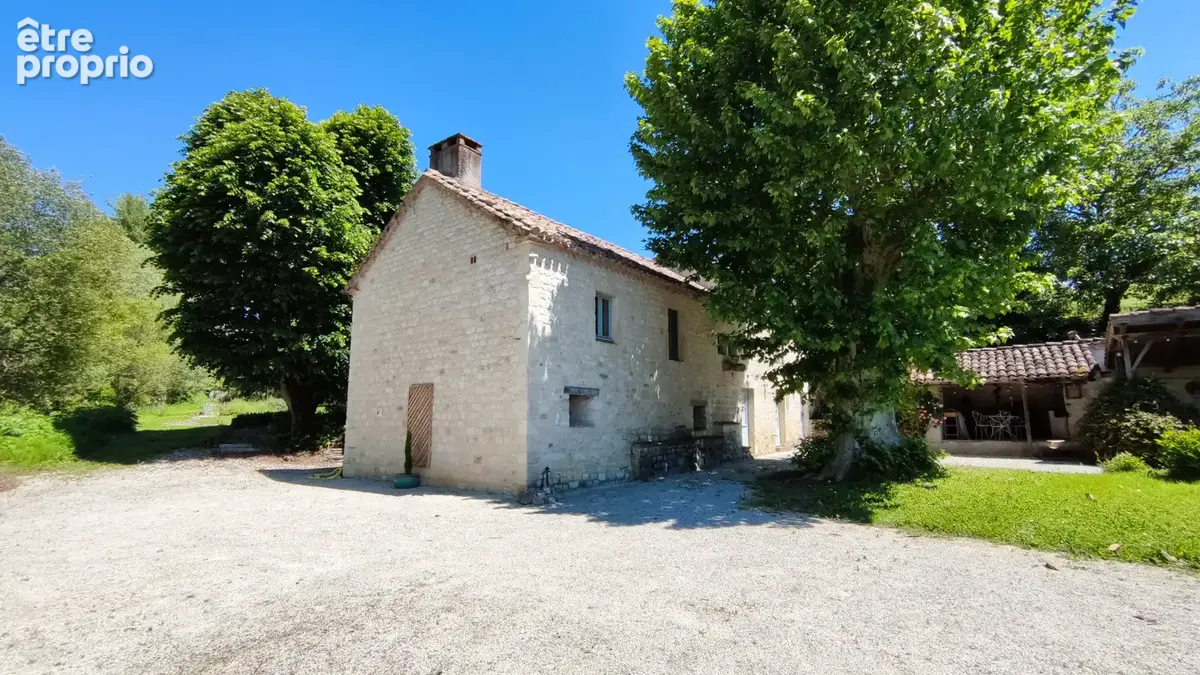 Magnifique maison en pierre avec gîte attenant et 6 575 m2 de terrain arboré - photo 3