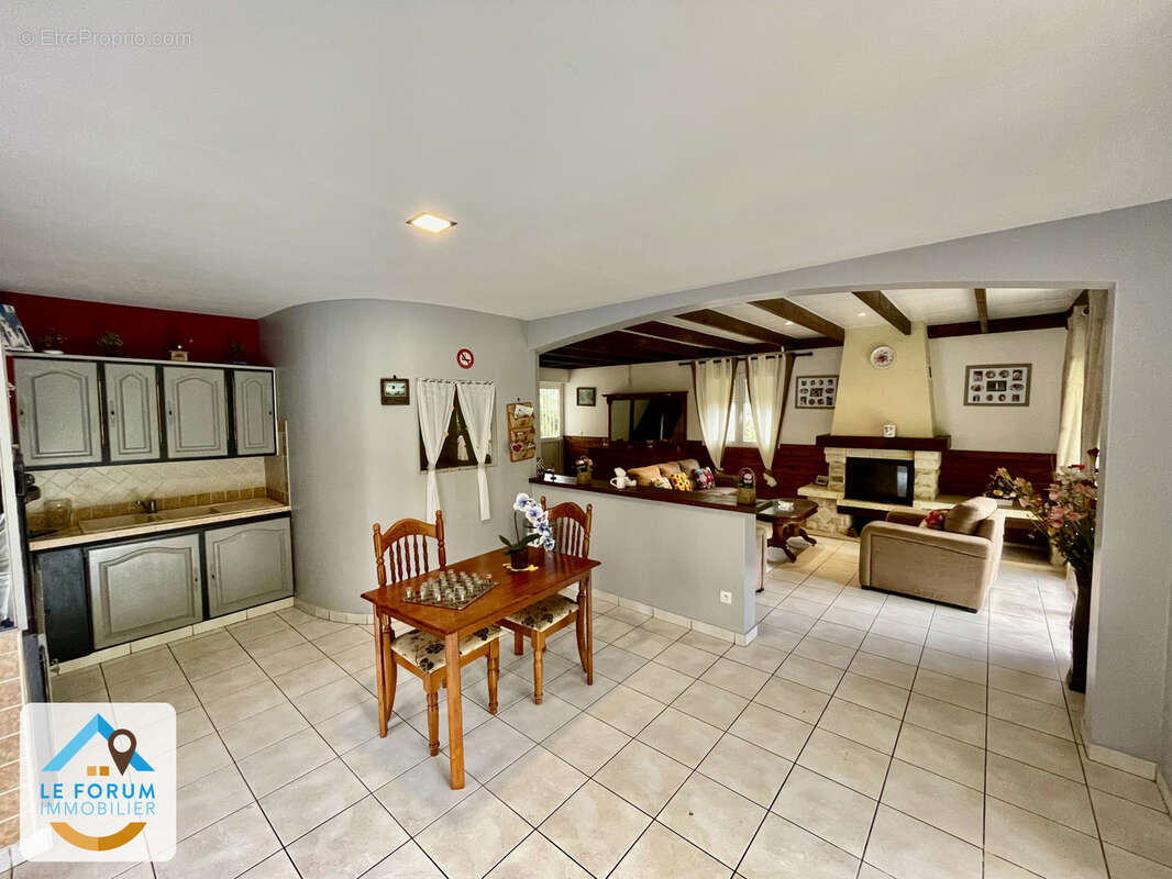 Saint joseph 97480 - grande maison - secteur calme - beaux volumes - vue montagne - piscine - photo 6