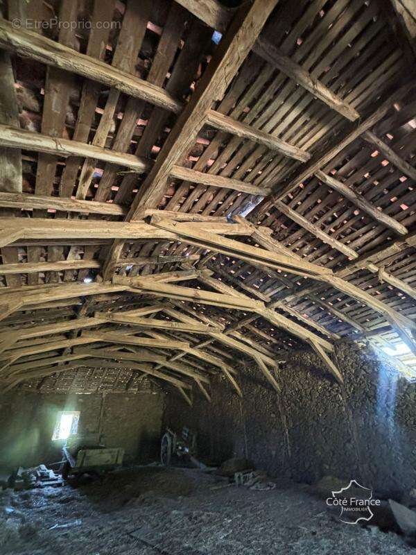 Maison à SAINT-ETIENNE-DE-MAURS