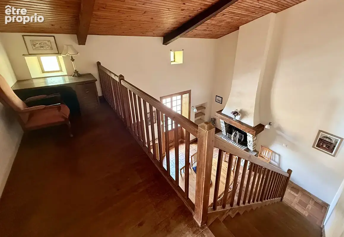 Maison de village française de caractère avec 4 chambres, jardin et dépendances - photo 9