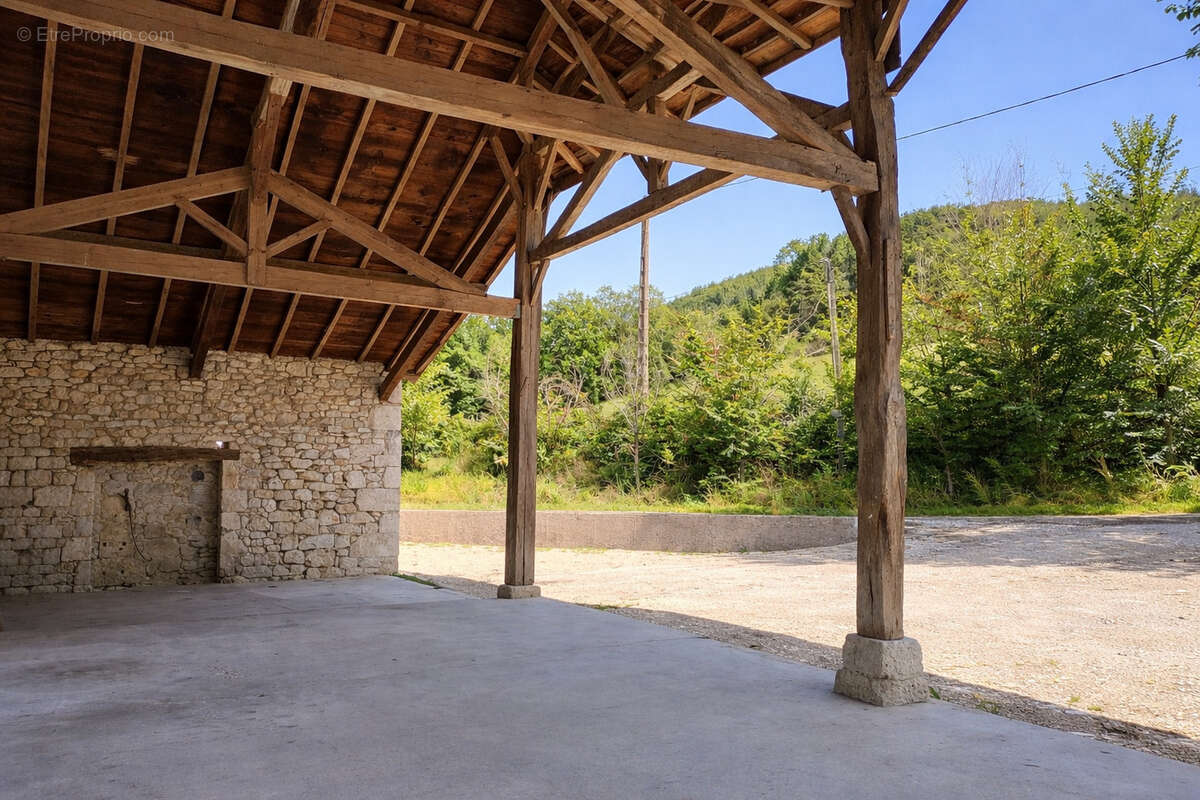 Maison à MONTAIGU-DE-QUERCY