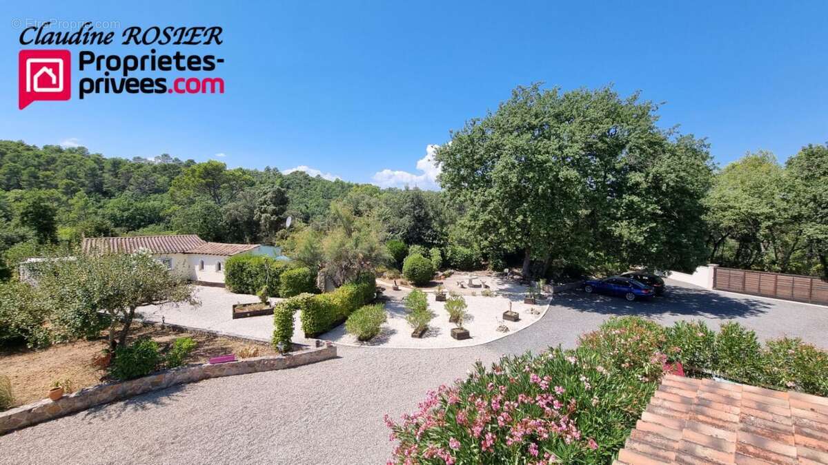 Besse Sur Issole Propriété de 340 m2 terrain 1,2 ha piscine - photo 6