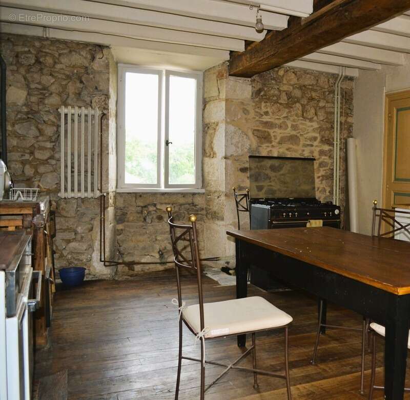 Maison à CHERVES-CHATELARS