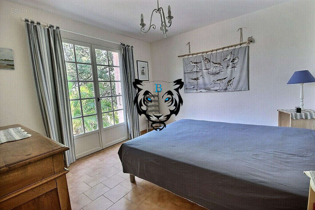 Maison à LES ISSAMBRES