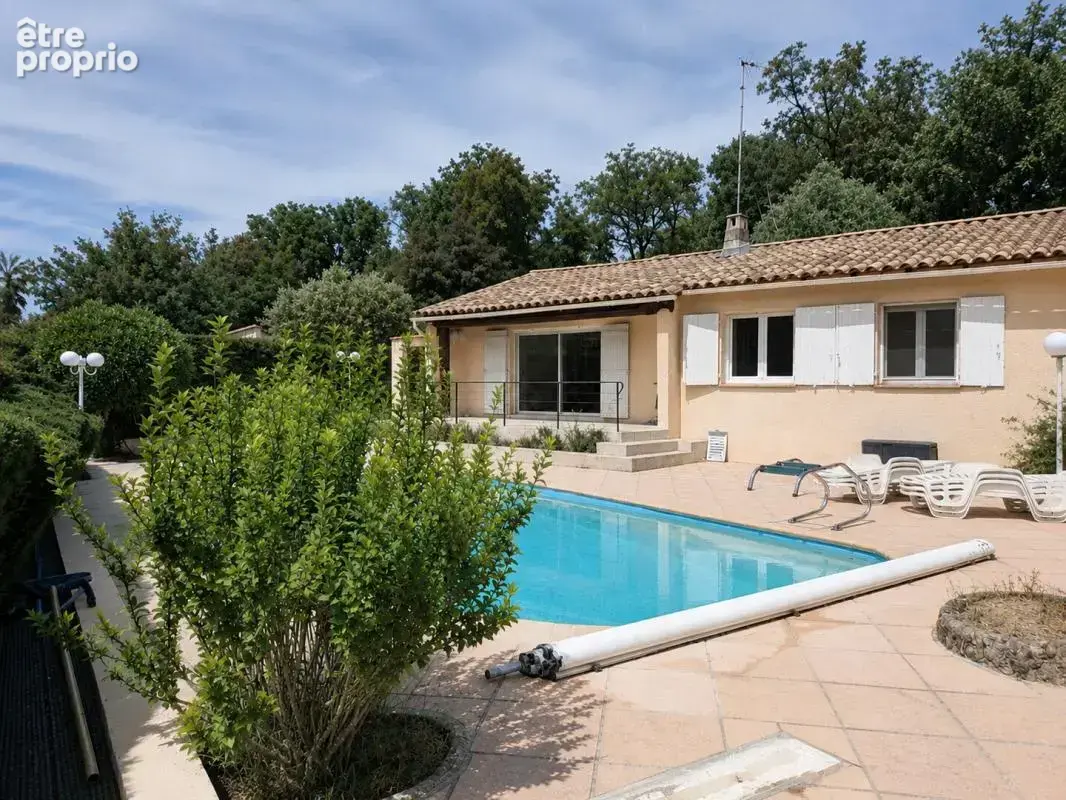 Maison à BAGNOLS-EN-FORET