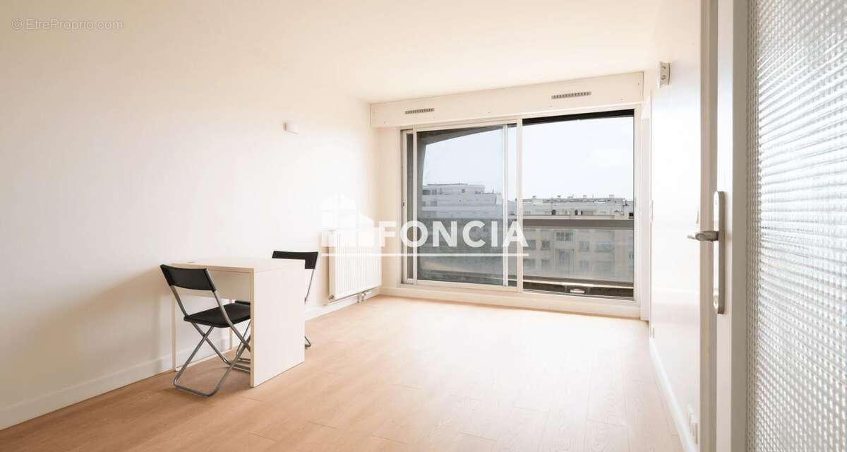 Appartement à COURBEVOIE
