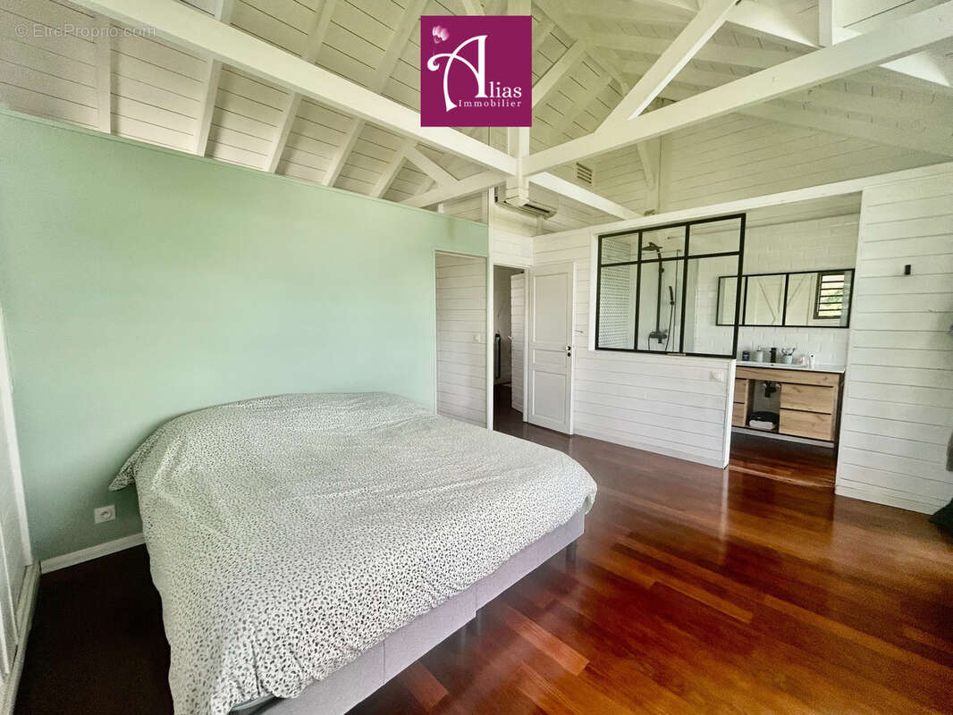 Maison à LES ABYMES