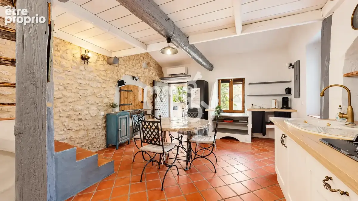 Maison en pierres au coeur du village d'OUVEILLAN - photo 2
