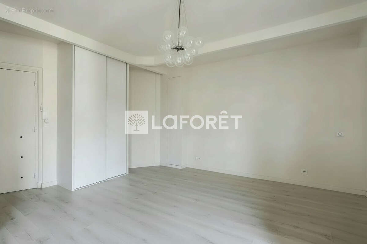 Appartement à PARIS-15E