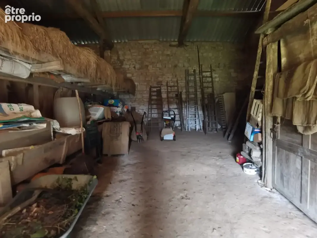 Maison de campagne plain pied avec granges et dépendances - photo 11
