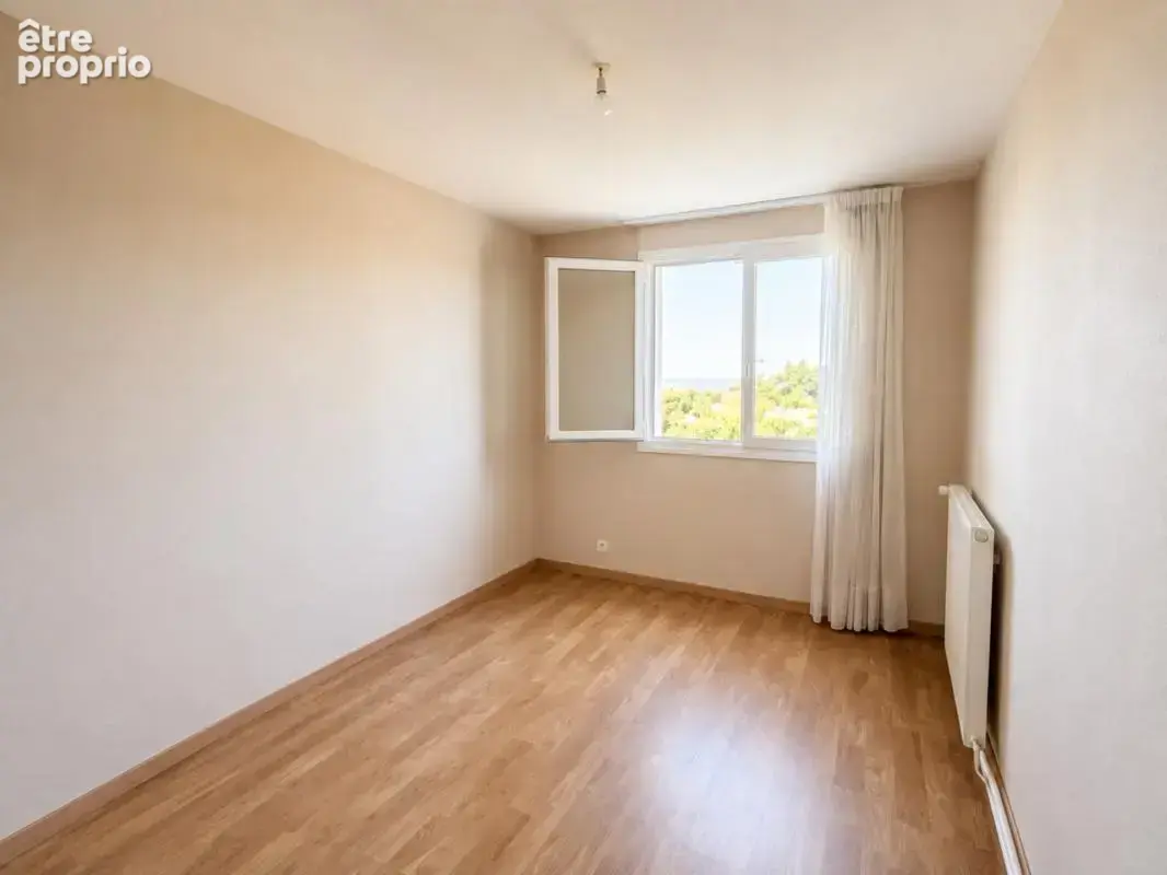 Saint-Cyr-sur-Loire – Bel appartement T3 lumineux avec ascensceur, garage, cave et balcon - photo 3