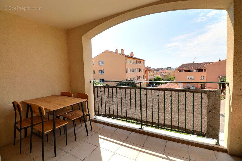 Appartement à PUGET-SUR-ARGENS