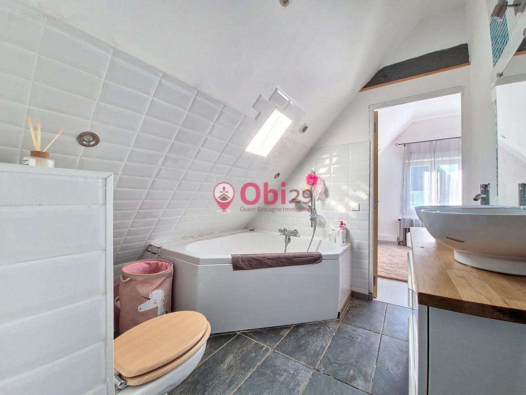 Châteauneuf-du-Faou – Maison rénovée, au calme, prête à vivre - photo 9
