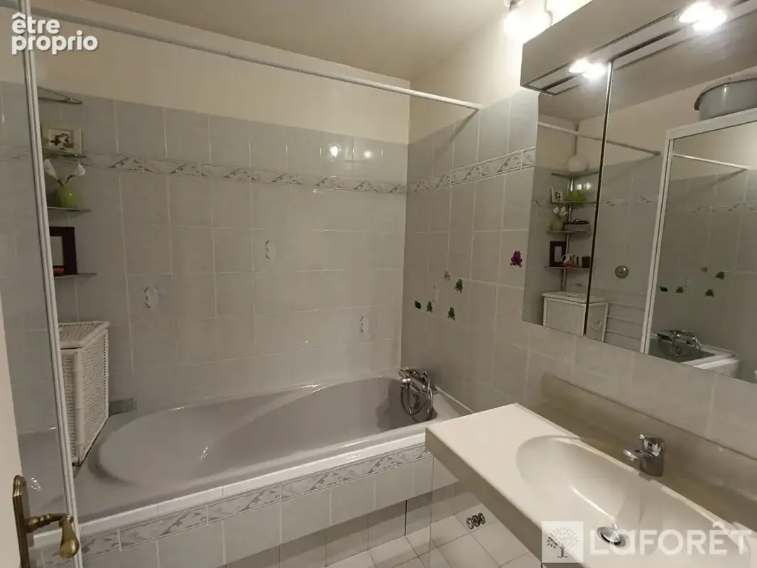 Livry-gargan appartement familial 4 pièces de 75,06 m² dernier étage  balcon  parking cave - photo 9