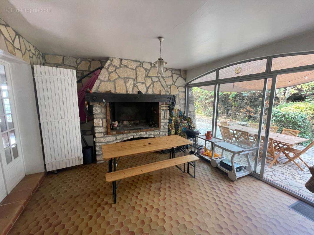 Villa familiale avec piscine, terrasses et grand jardin paysagé - photo 7