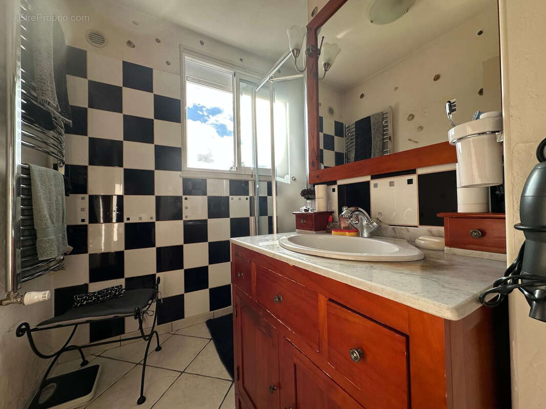 Maison à COMMELLE-VERNAY