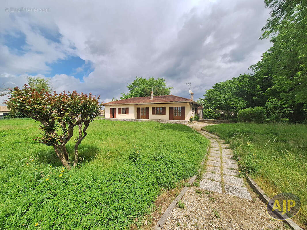 Maison à LA LANDE-DE-FRONSAC