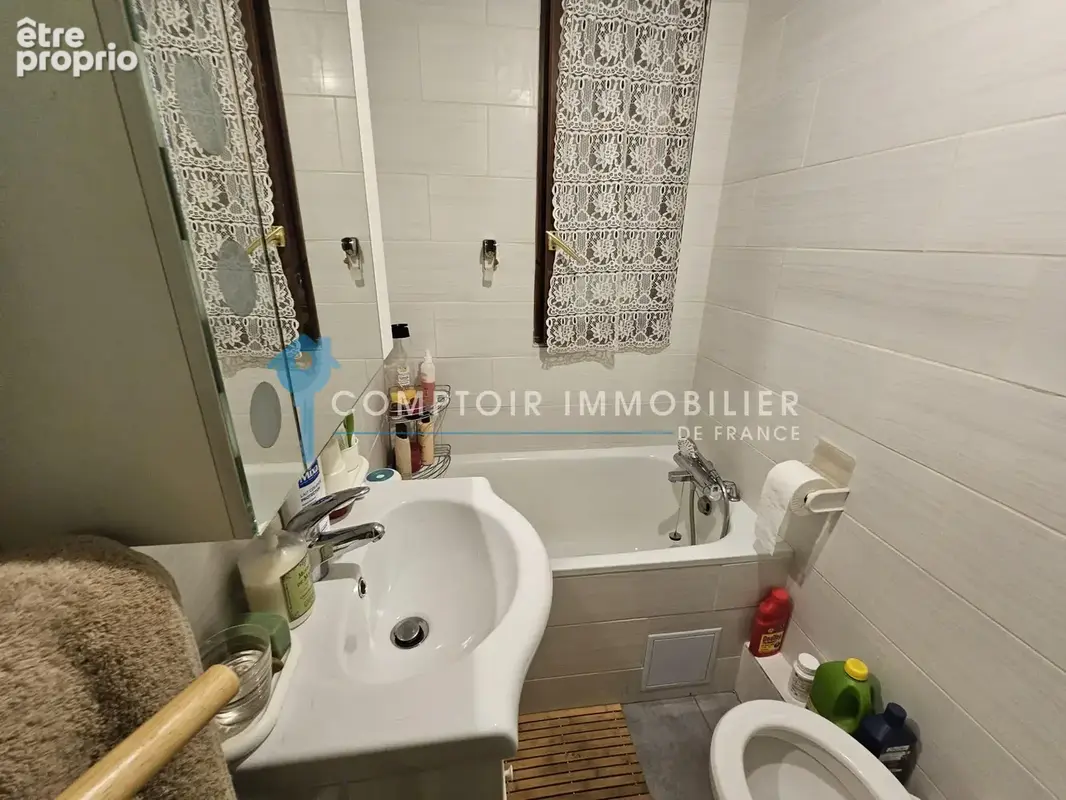 Dpt Haute-Garonne 31, Bagnères de Luchon 31110 - Studio cabine de 22 m2 avec place de parking - photo 6