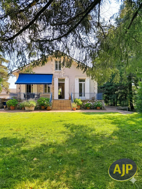 Maison de maître sur parcelle d'environ 1000m² - photo 13