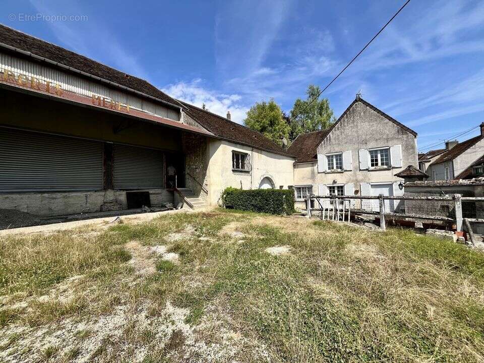 Ensemble immobilier avec maison, grange en pierre et grand - photo 2
