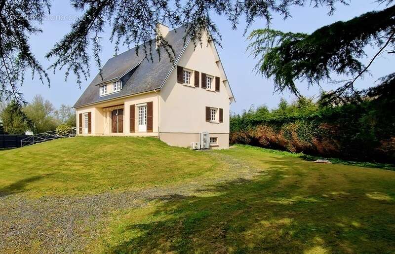 Maison à CONDE-SUR-VIRE