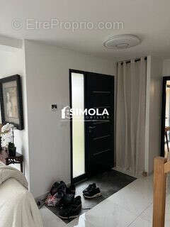 Entrée avec porte en aluminium - Maison à SAINT-FIACRE