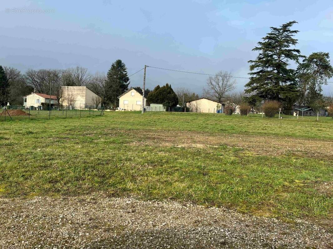 Terrain à CARSAC-AILLAC