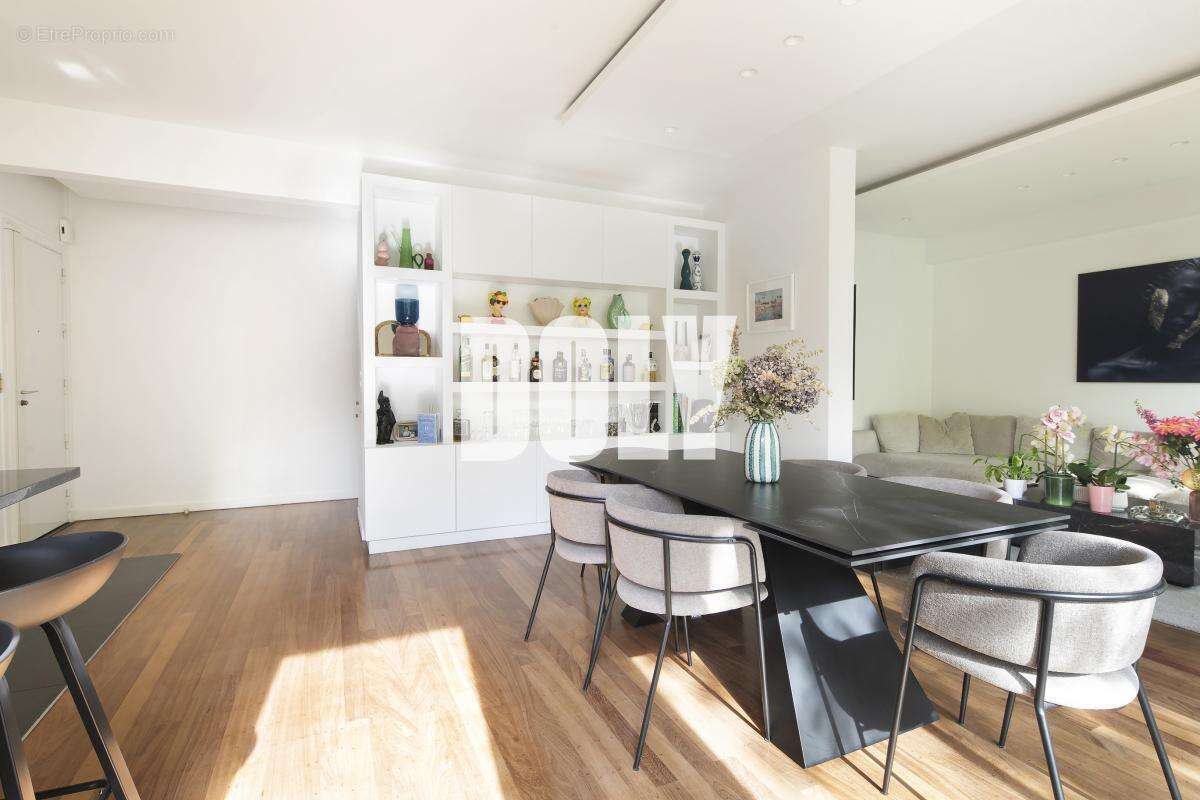 Appartement à NEUILLY-SUR-SEINE