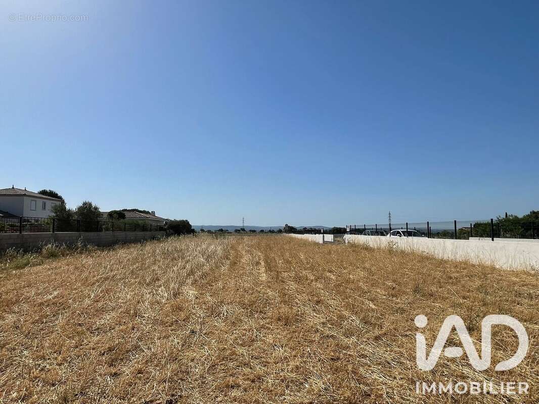 Terrain 777 m² à Jonquieres  - photo 2