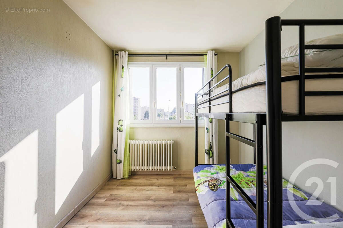 Appartement à SAINT-MARTIN-D'HERES